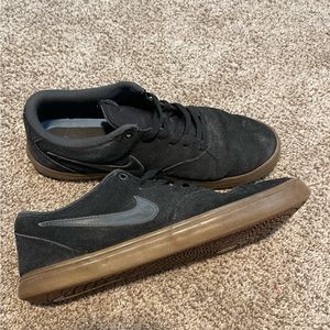 Men’s Nike shoe